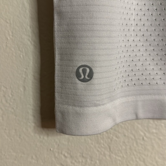 Lululemon Breeze By Tank Top - Picture 4 of 4